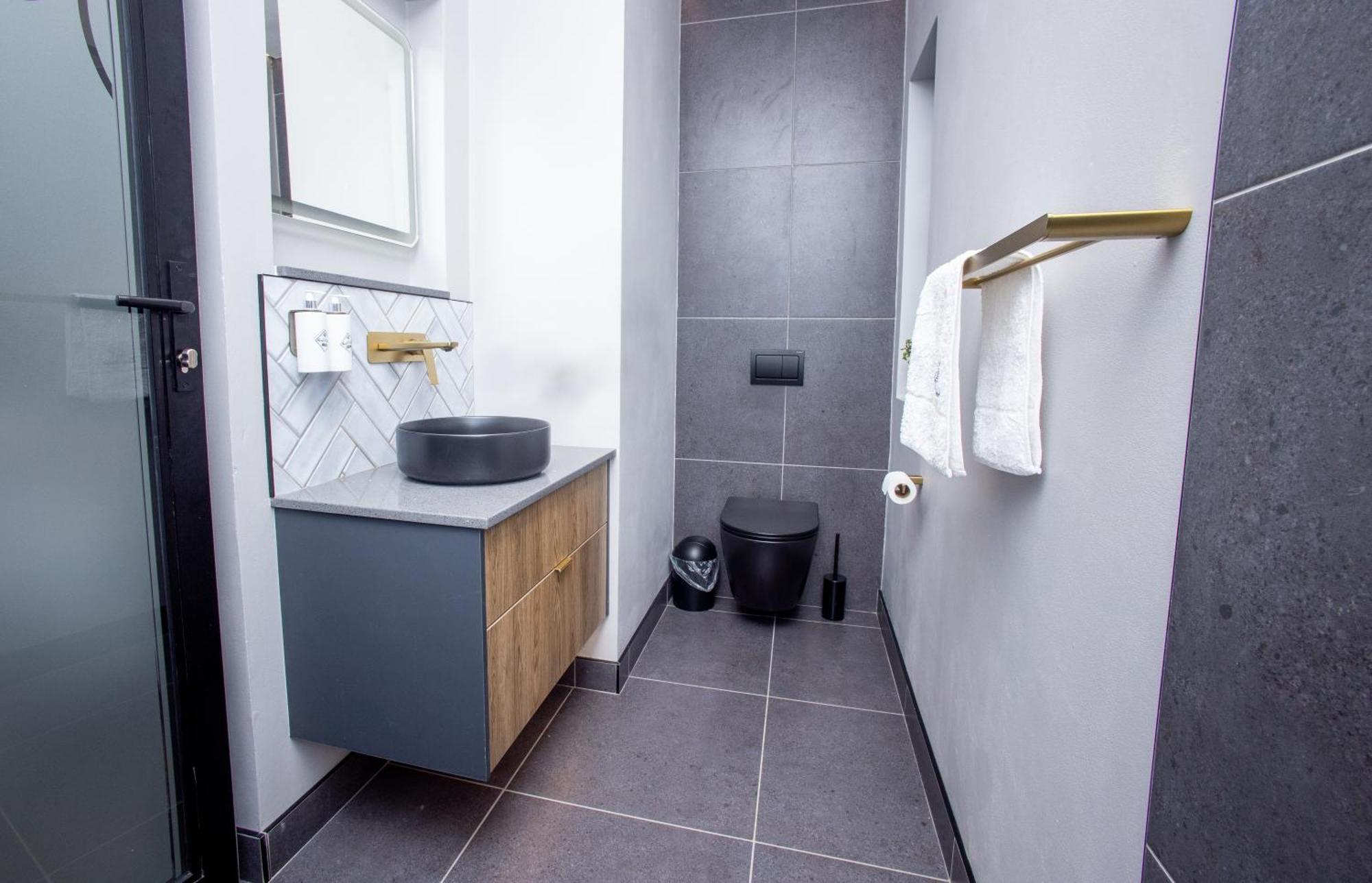 Coral Wood Self Catering Suites And B&B East London Bagian luar foto