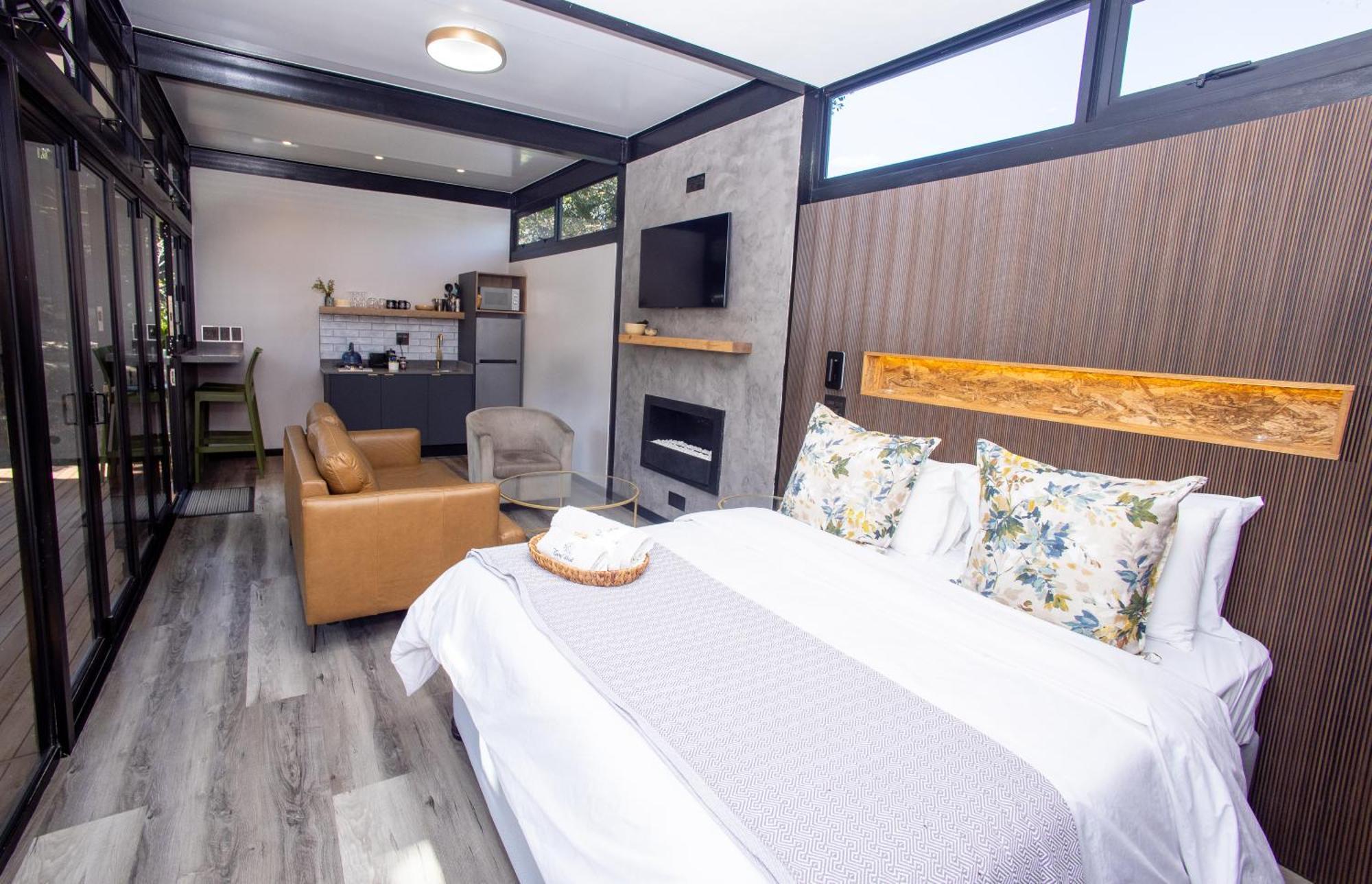 Coral Wood Self Catering Suites And B&B East London Bagian luar foto